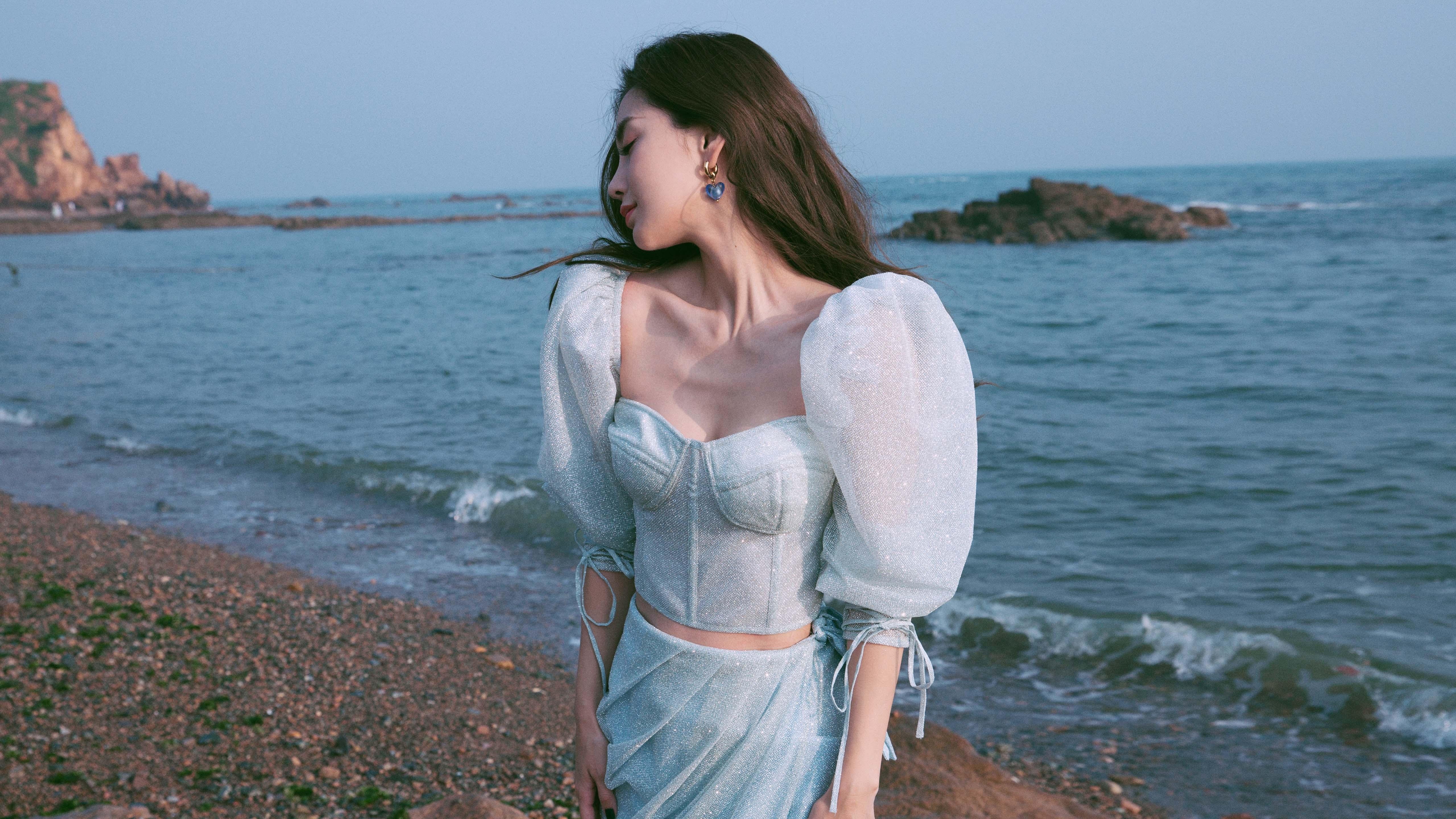 平行时空的足球周末，库尔图瓦绝境封神与苏格兰的狂喜飓风